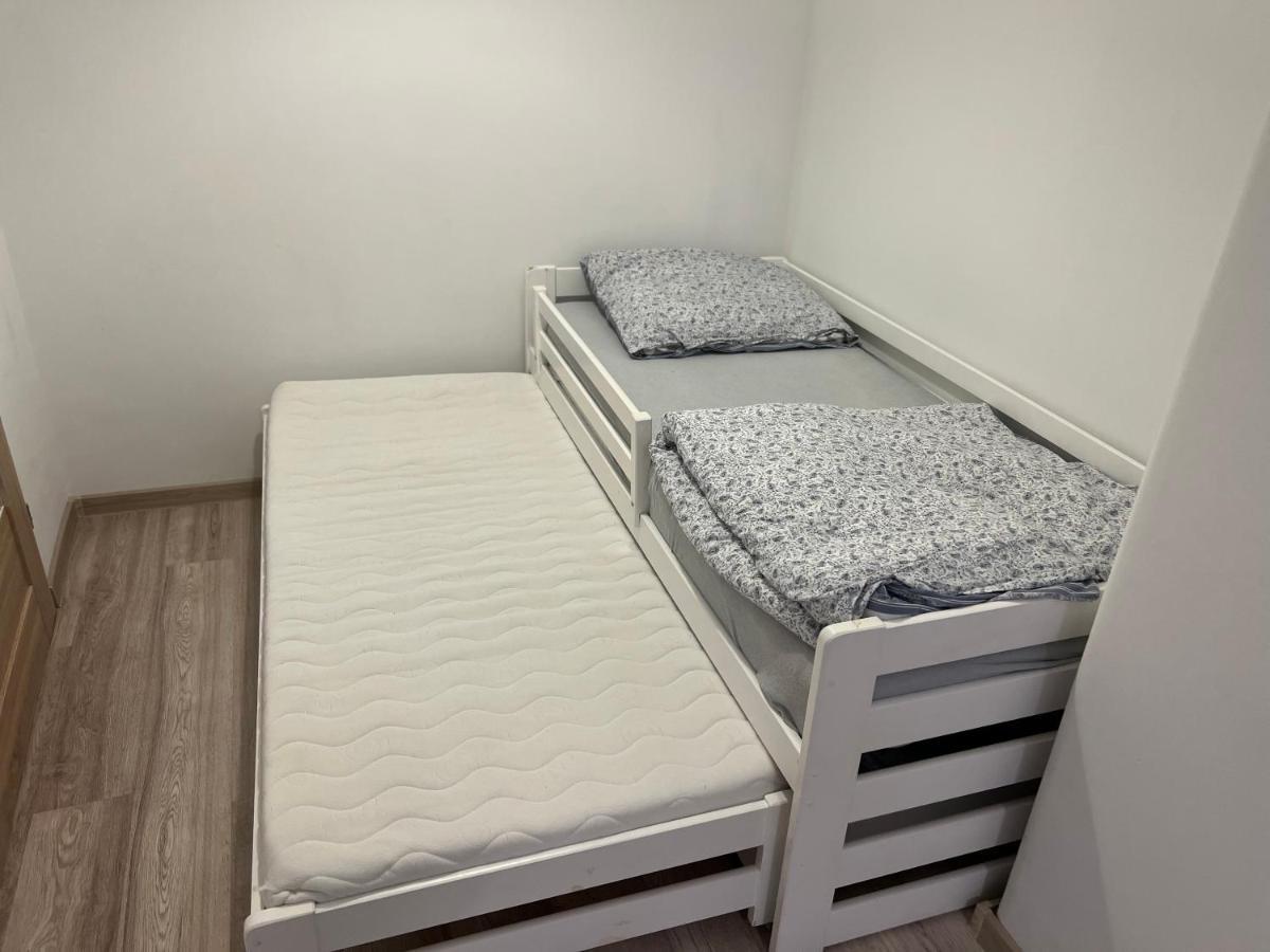 希隆斯克地区宗布科维采Apartament 3 Pokojowy Z Parkingiem公寓 外观 照片